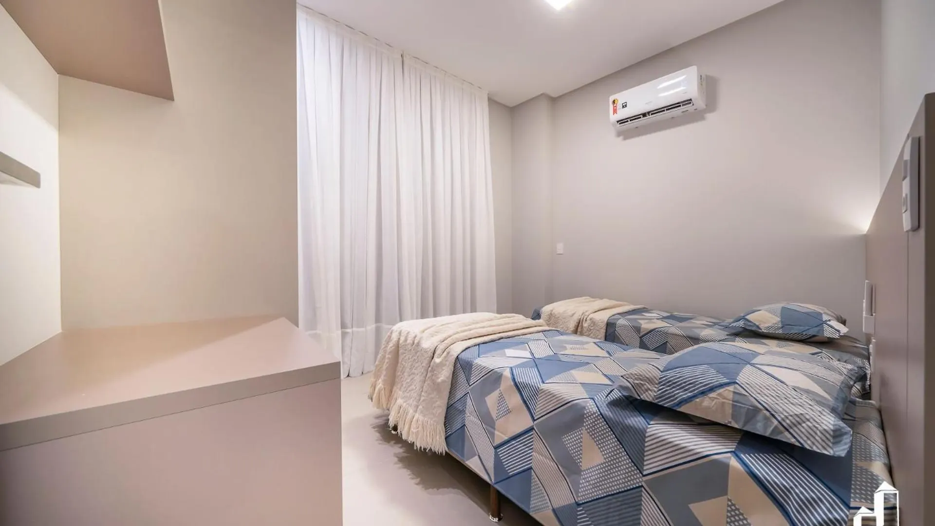 Lindo Apartamento Com 02 Dormitorios Bombinhas Brazil