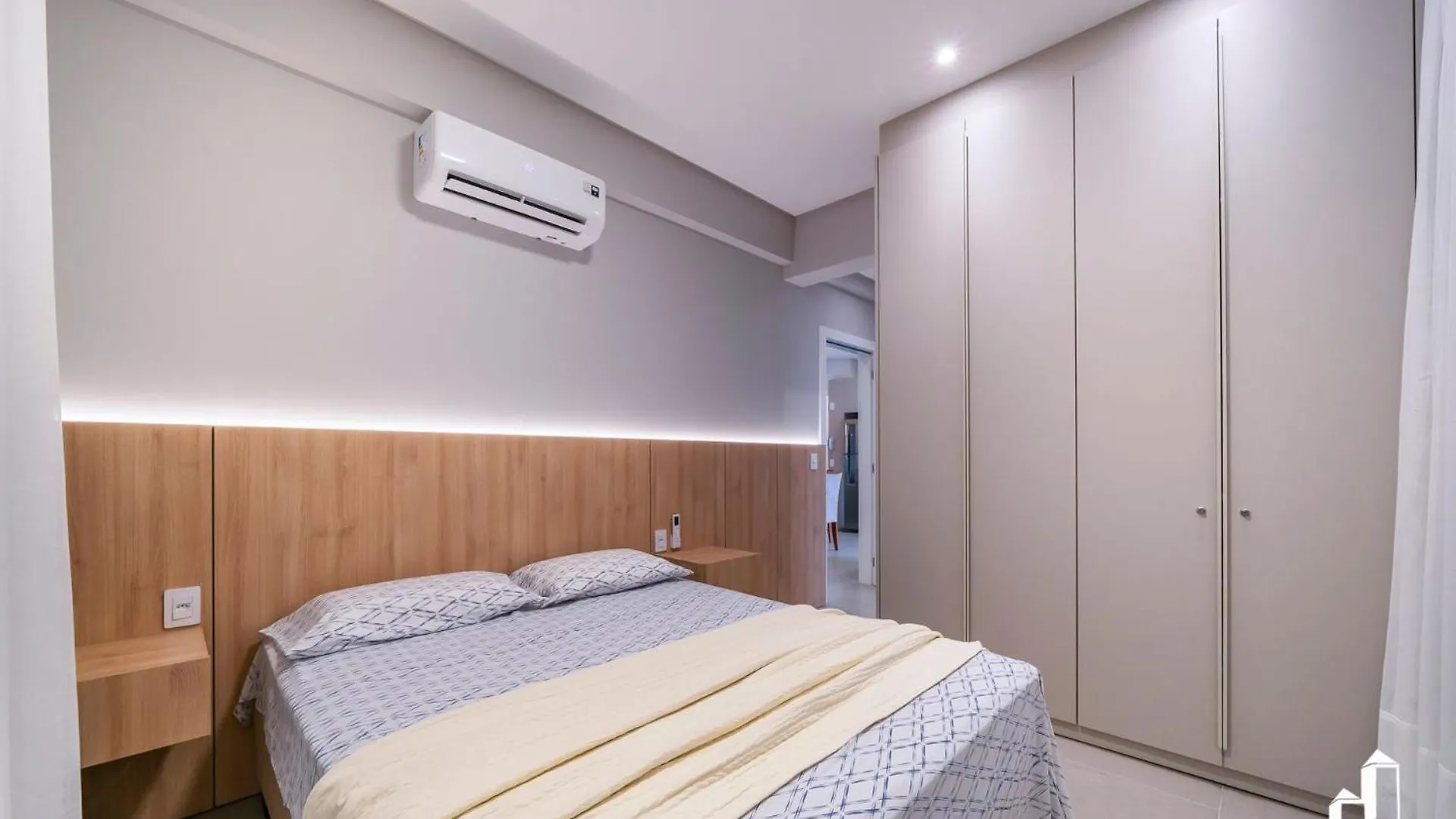 Lindo Apartamento Com 02 Dormitorios Bombinhas 0*,  Brazil
