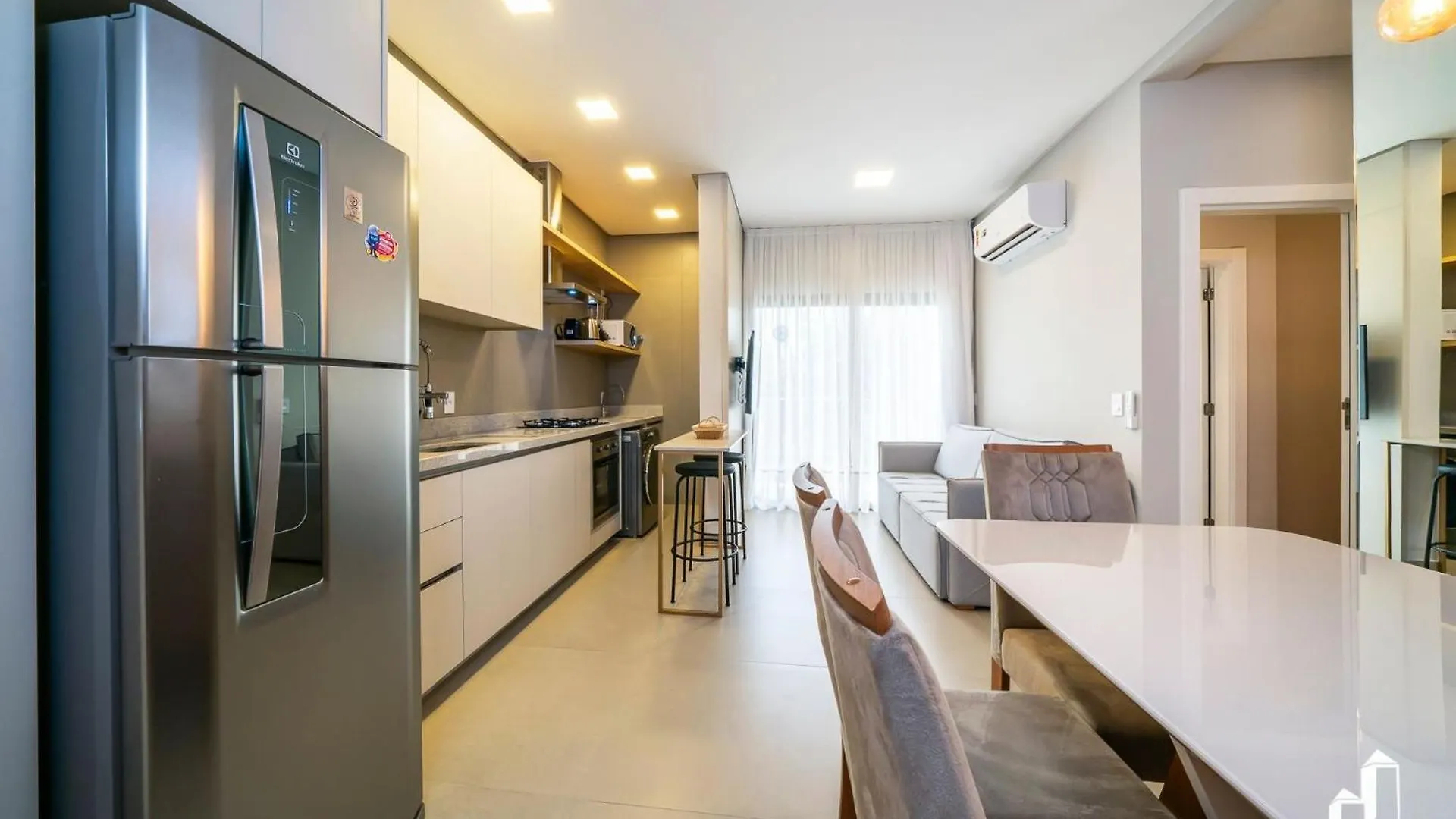 Lindo Apartamento Com 02 Dormitorios Bombinhas