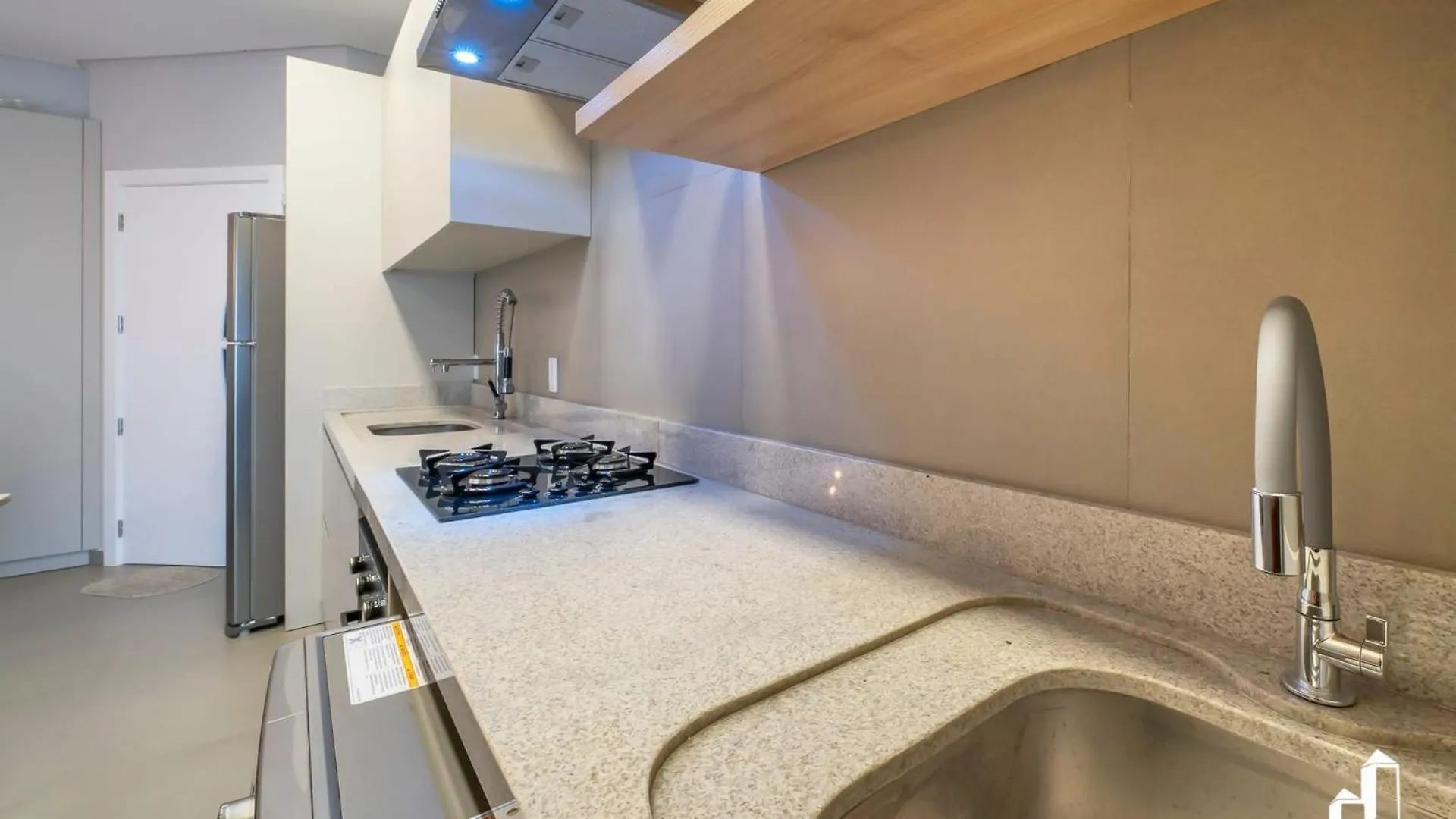 Lindo Apartamento Com 02 Dormitorios Bombinhas