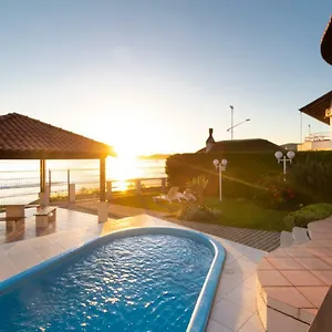 Inn Kia Ora, Bombinhas